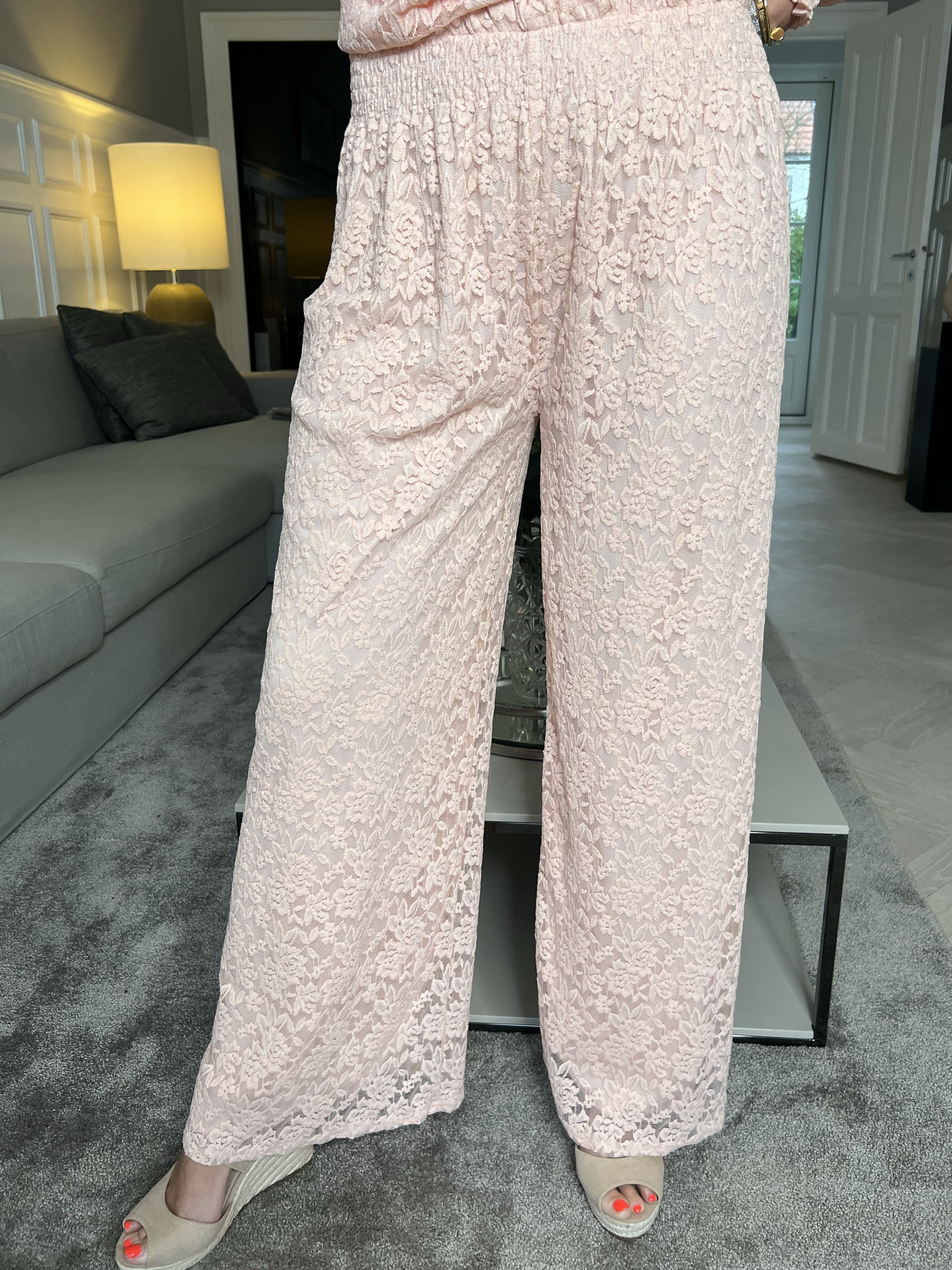 Pams Lace Pants - Løse elastiske blondebukser